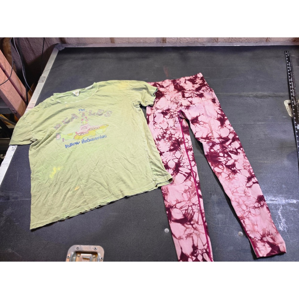 American Eagle The Beatles Yellow Submarine Tee & Tie Dye Leggings Set Green